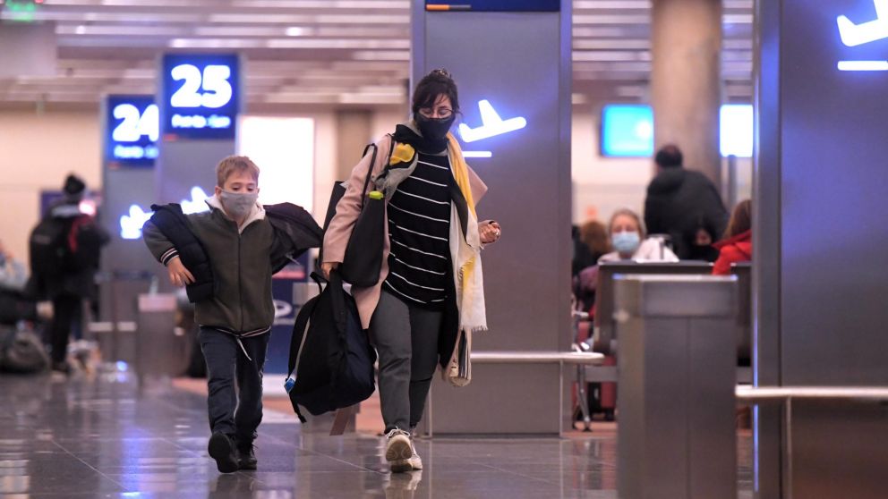 Télam 22/10/2020 Buenos Aires:Aerolíneas Argentinas reinició hoy la operatoria regular, que estaba suspendida desde el 20 de marzo por la pandemia de coronavirus, con un vuelo que se llevó a cabo en medio de estrictos controles sanitarios. Foto: Julián Al