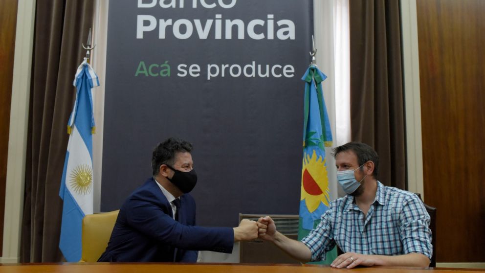 Men�ndez junto al Presidente del Banco Provincia, Juan Cuattromo