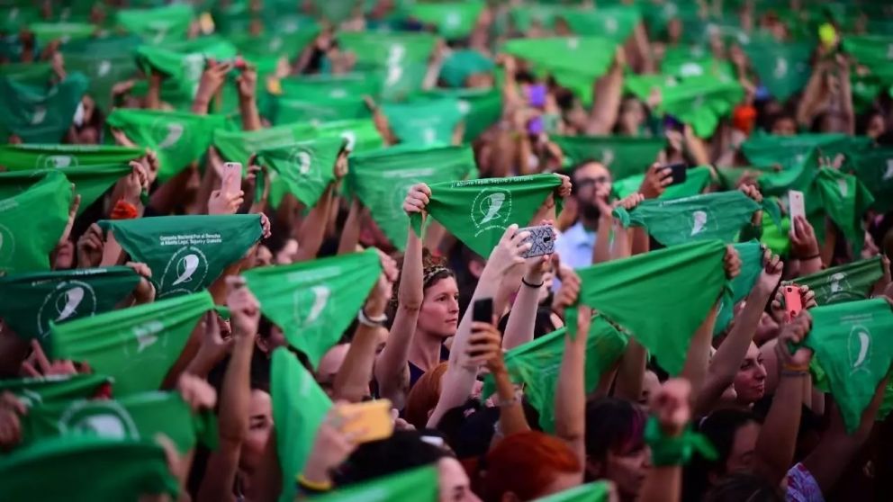 Ley del aborto en Argentina: aprobada el 30 de diciembre de 2020, luego de ser rechazada en 2018