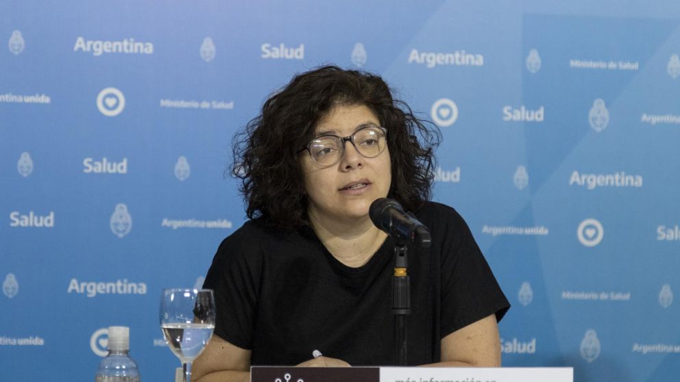 La ministra de Salud aseguró que "el grupo de edad que más aumenta los casos son entre 20 y 40 años"