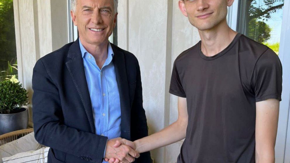 Mauricio Macri y Vitalik Buterin, el creador de Ethereum