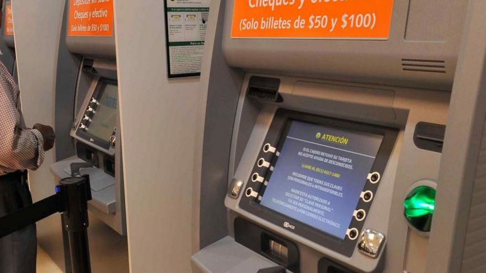 En los cajeros se puede realizar operaciones de pagos y transferencias durante los feriados