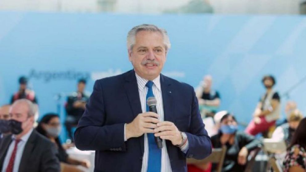 Alberto Fernández anunció un bono especial para estatales