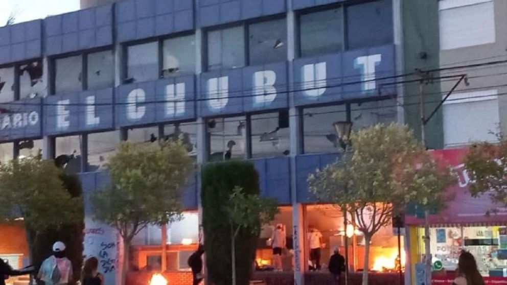 5000 personas participaron de la nueva marcha antiminera en la ciudad de Trelew