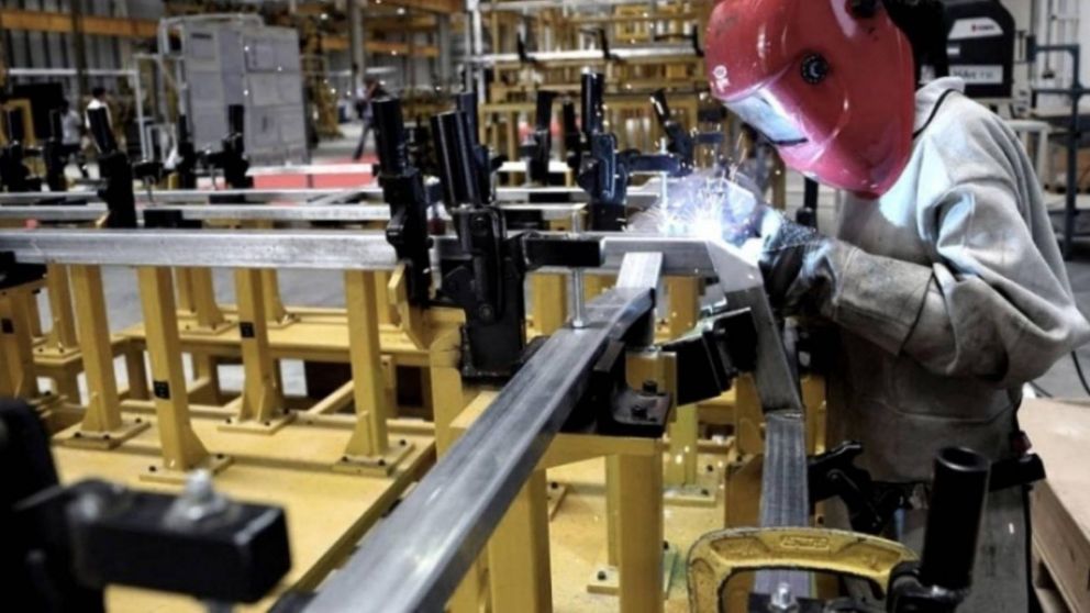 La industria volvi� a mostrar crecimiento pleno, con el acero como motor durante noviembre