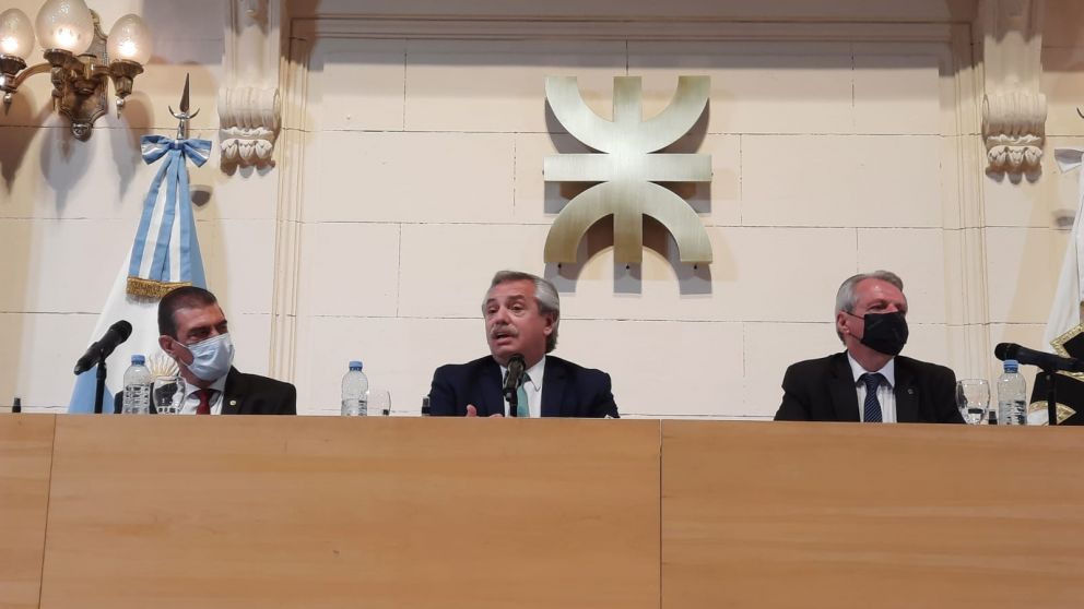 Alberto dijo que en el mundo actual "la riqueza est� en el conocimiento y el desarrollo de la ciencia y la tecnolog�a"