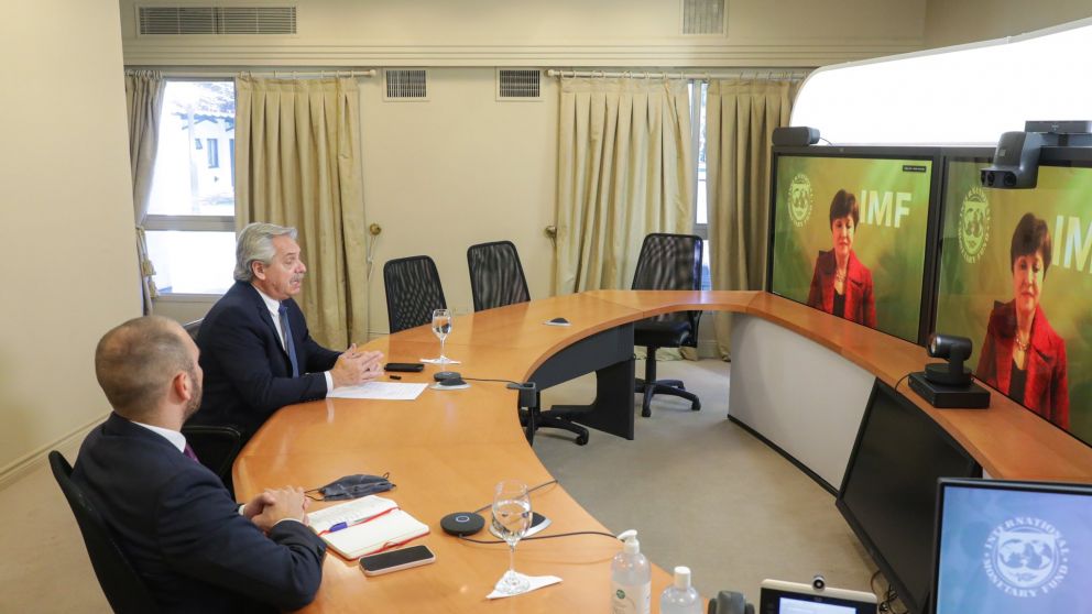 Alberto Fernández habló con Georgieva desde la Quinta de Olivos, junto con Martín Guzmán