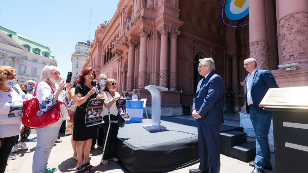 El acto en la explanada de Balcarce 50, acces público a la Casa Rosada