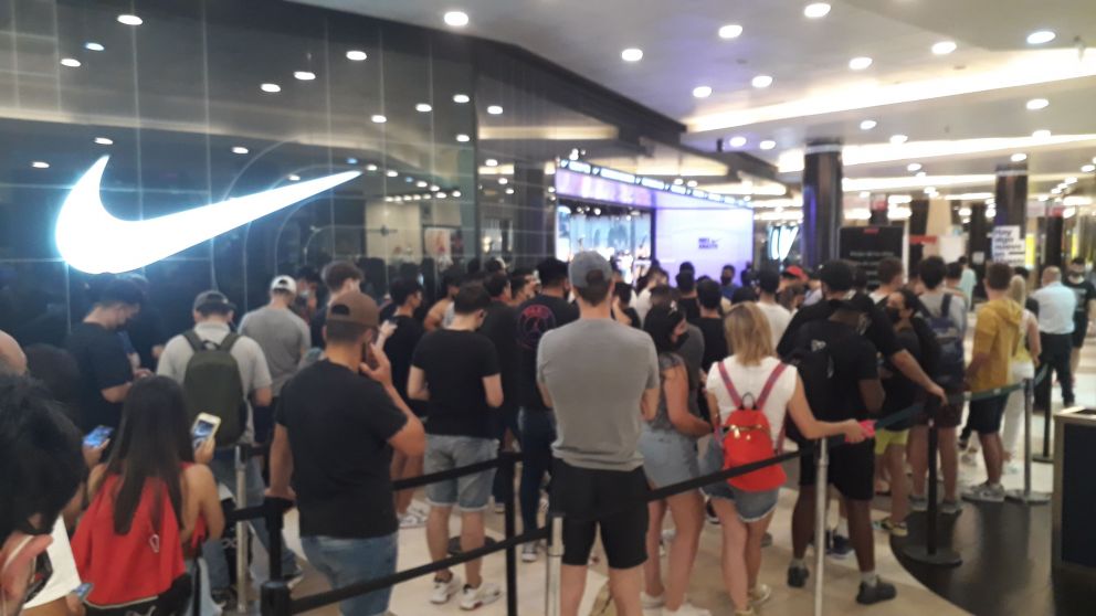 Furor por visitar la nueva tienda Nike Rise de Abasto Shopping