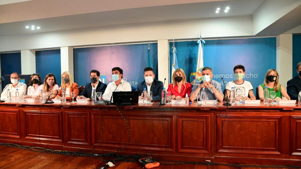 El PJ reuni� al Consejo partidario donde hubo fuego cruzado a horas de la asunci�n de M�ximo 