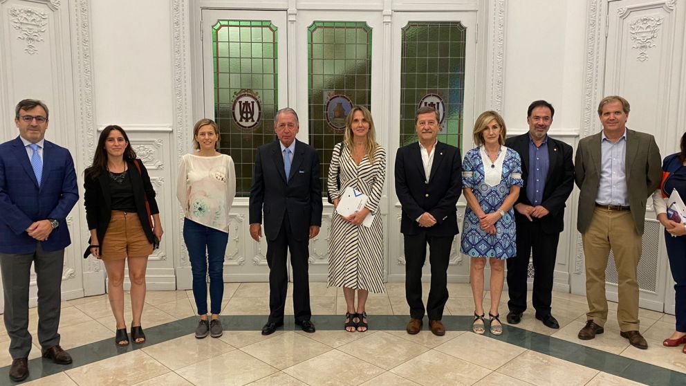 Antes de conocer las modificaciones, la UIA reclamó por la ley de envases junto a Gladys González