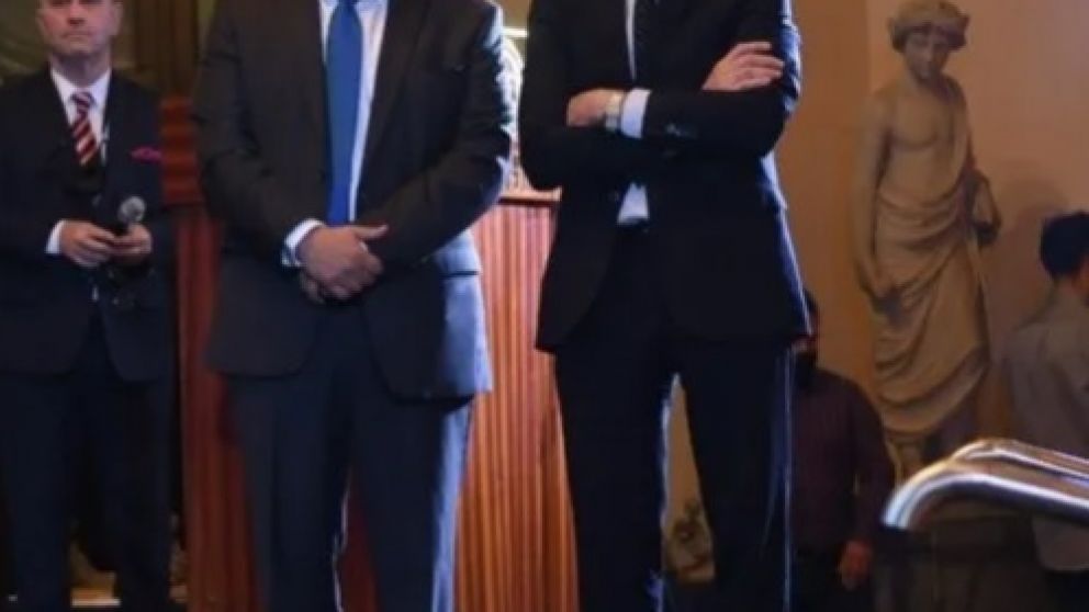 El CEO del Grupo Crónica, contador Raúl Olmos, y el CEO de Editorial Perfil, Jorge Fontevecchia, en el anuncio del nuevo canal