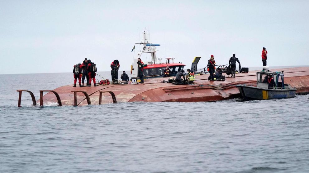El barco danés se volteó casi al instante