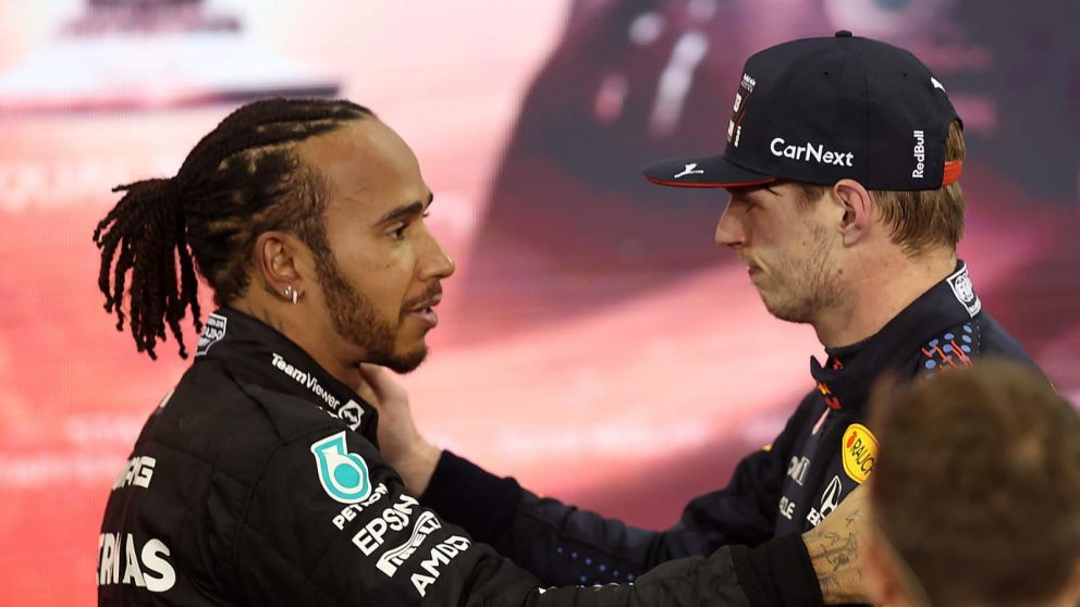 Hamilton felicita a Verstappen, tras lograr el título en el Gran Premio de Abu Dhabi