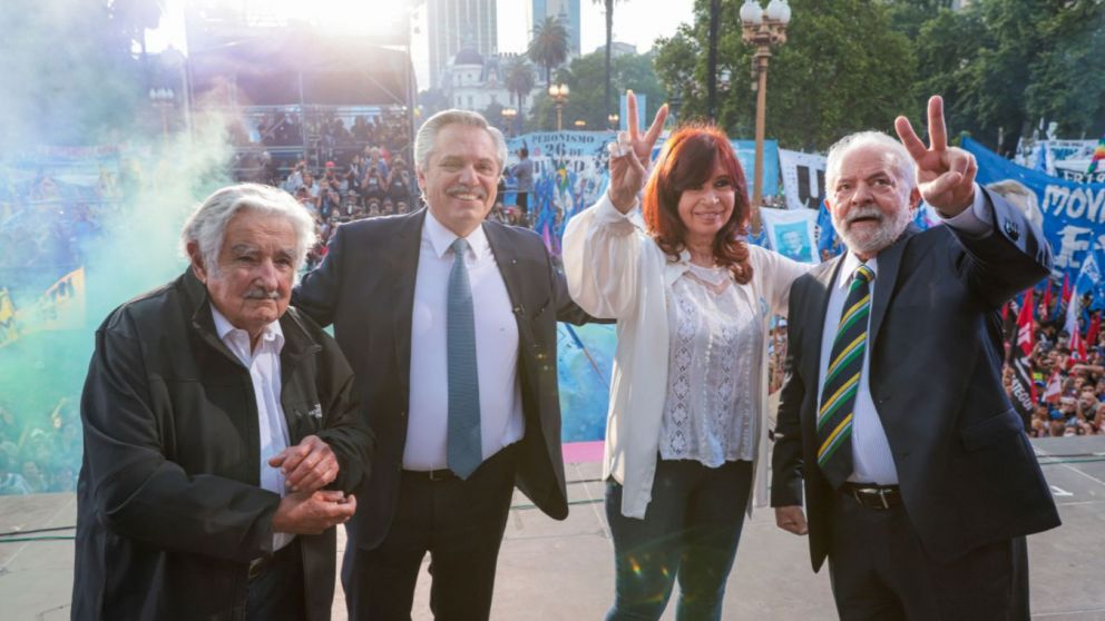 Mujica, Alberto Fernández, Cristina Kirchner y Lula Da Silva festejaron en el Día de la Democracia hoy