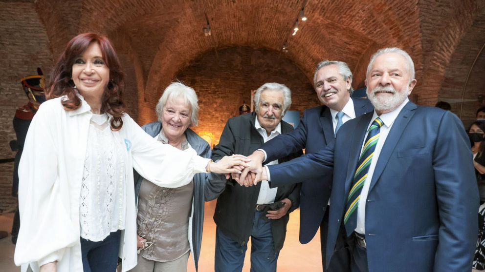 Alberto Fernández, Cristina Kirchner, Lula Da Silva, José Mujica y Lucía Topolansky en el Museo del Bicentenario