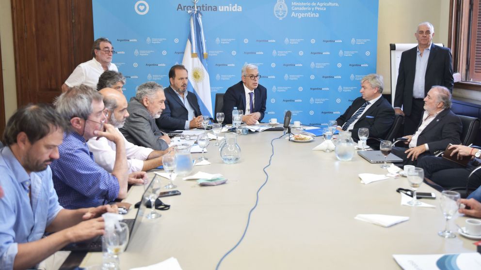 Domínguez ultimó detalles con los técnicos del campo