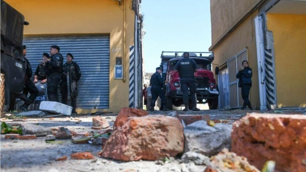 Violento desalojo policial a una cooperativa de Wilde