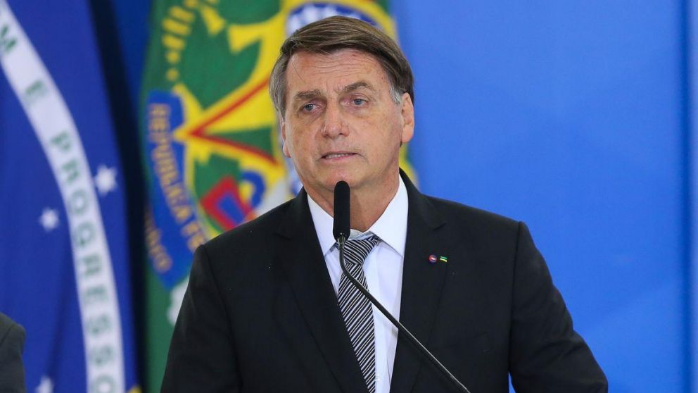 "Todo esto es consecuencia de quedarse adentro de casa por la pandemia, no es mi culpa, yo me opuse a eso", dijo Bolsonaro
