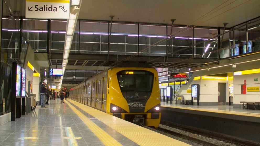 El subte volverá a abrir a las 5:30 de lunes a viernes