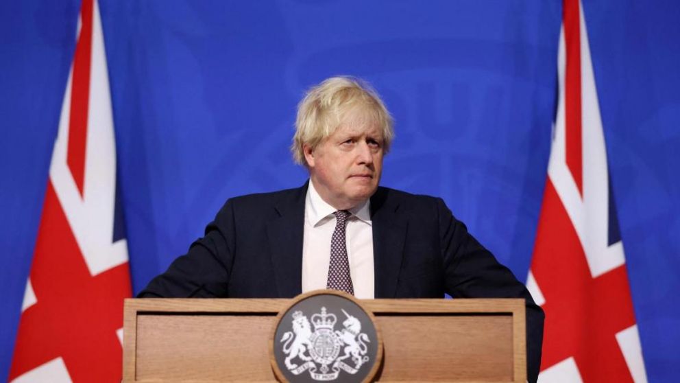 Johnson subrayó la importancia de "ganar tiempo", minimizando los contagios