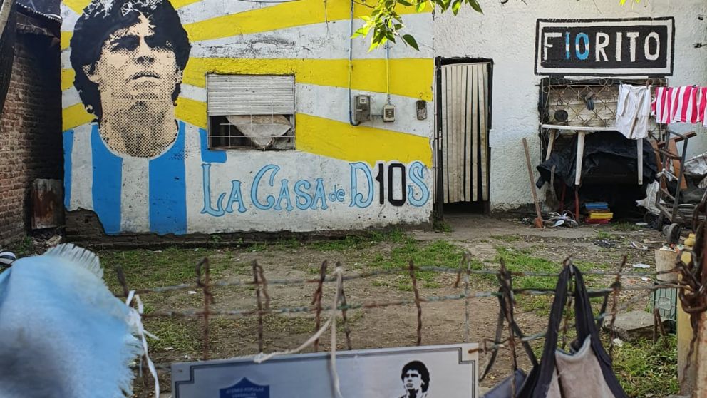 La casa de Diego, en la calle que llevó el nombre de Azamor y ahora tiene la denominación con el nombre del futbolista