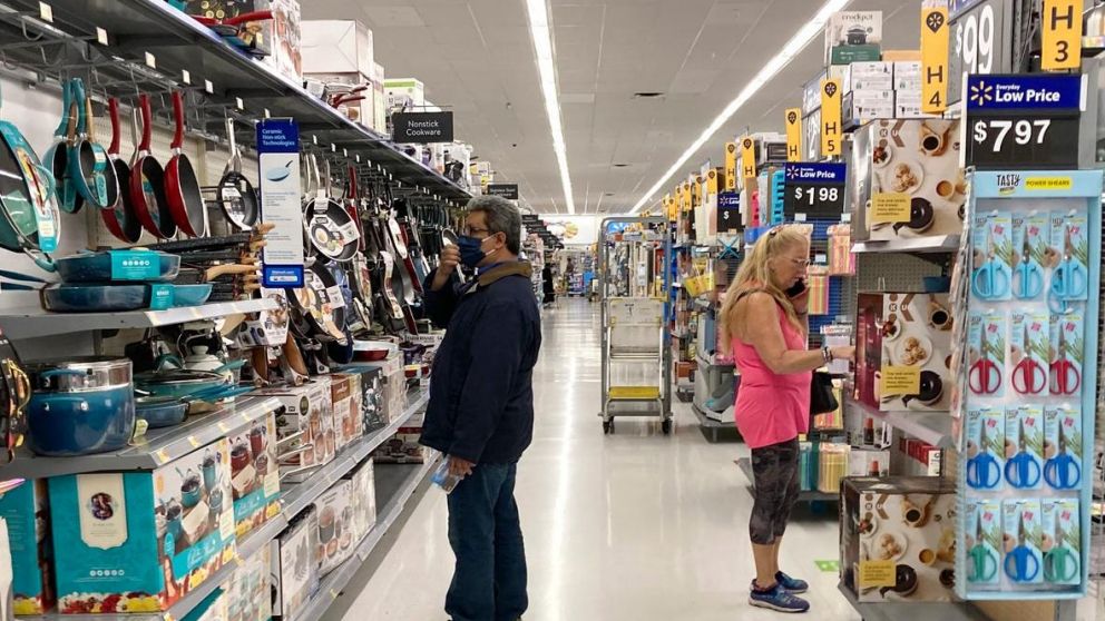 Las familias estadounidenses continuaron consumiendo en octubre, indicó el Departamento de Comercio.