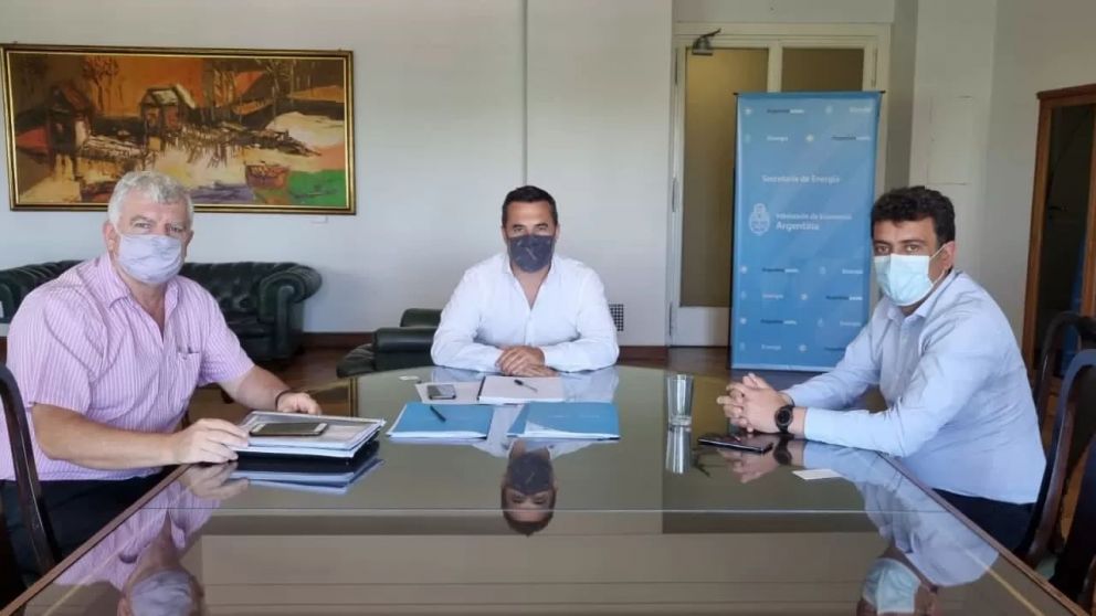 Gustavo "Kaky" González se reunió con Darío Martínez para extender la red
de gas en Puerto Deseado