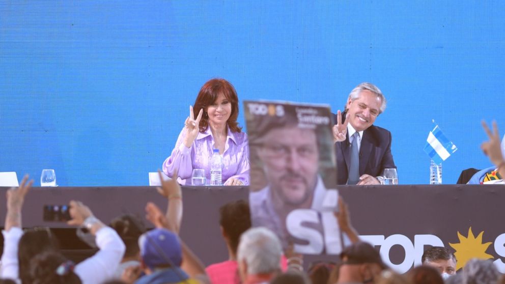 Alberto y Cristina se mostraron juntos en el cierre de campaña del Frente de Todos en Merlo