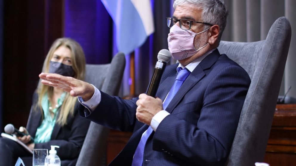 Laboratorios visitarán a Feletti y Vizzotti