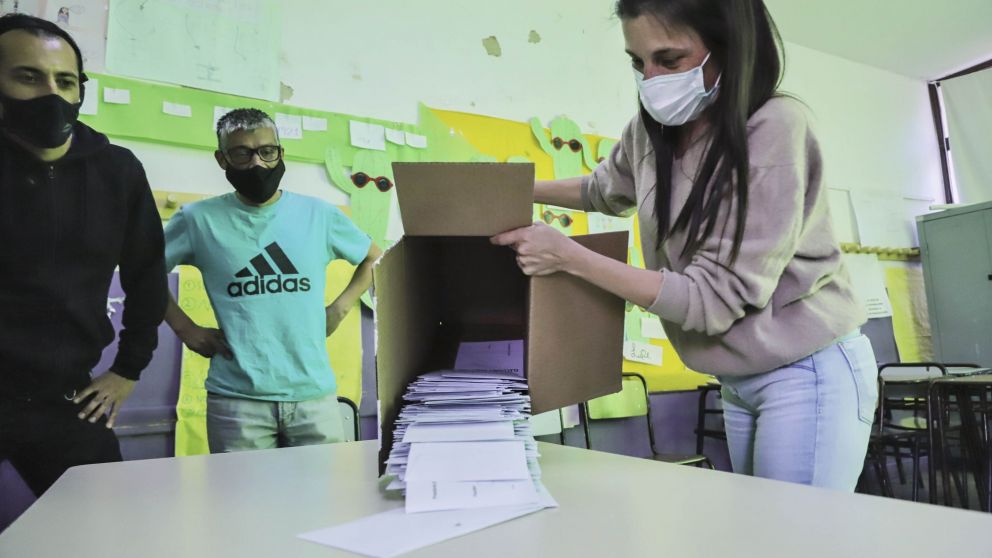 En menos de tres horas, ya se hab�a escrutado el 81% de los votos