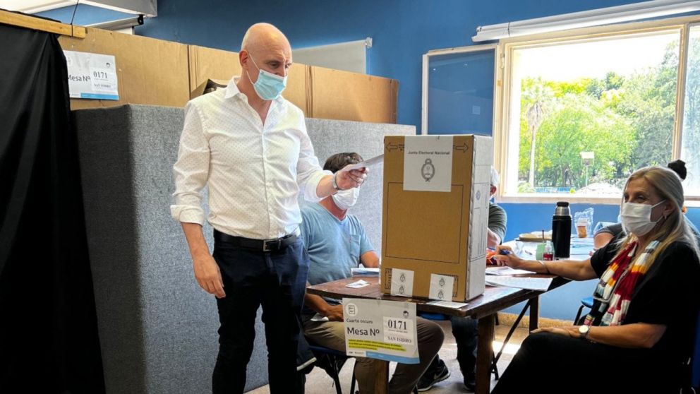 Espert fue a emitir su voto en el Centro Recreativo del Soiva