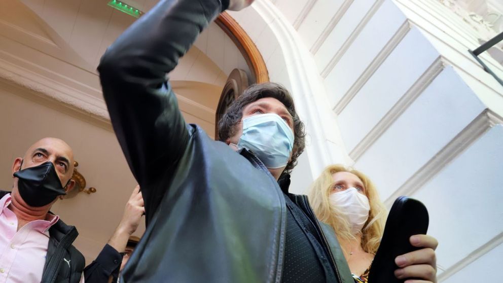 Milei fue a emitir su voto en la UTN