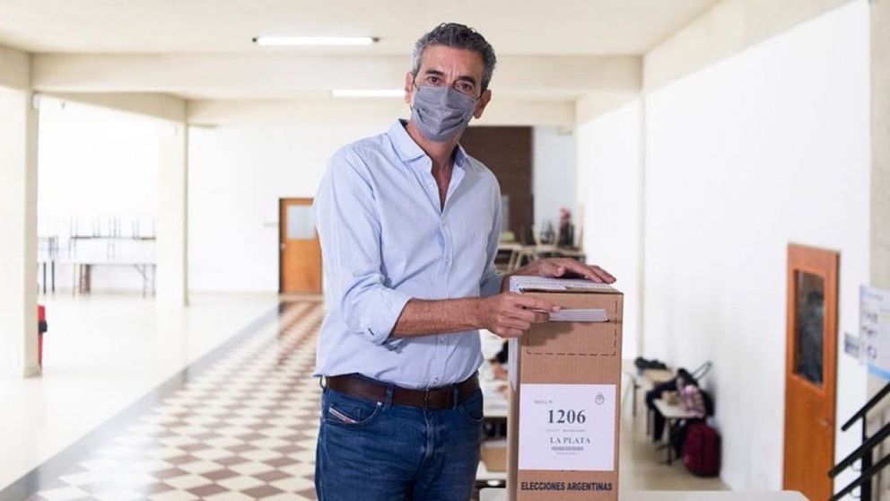 Randazzo fue a emitir su voto en el Colegio Crisol de La Plata