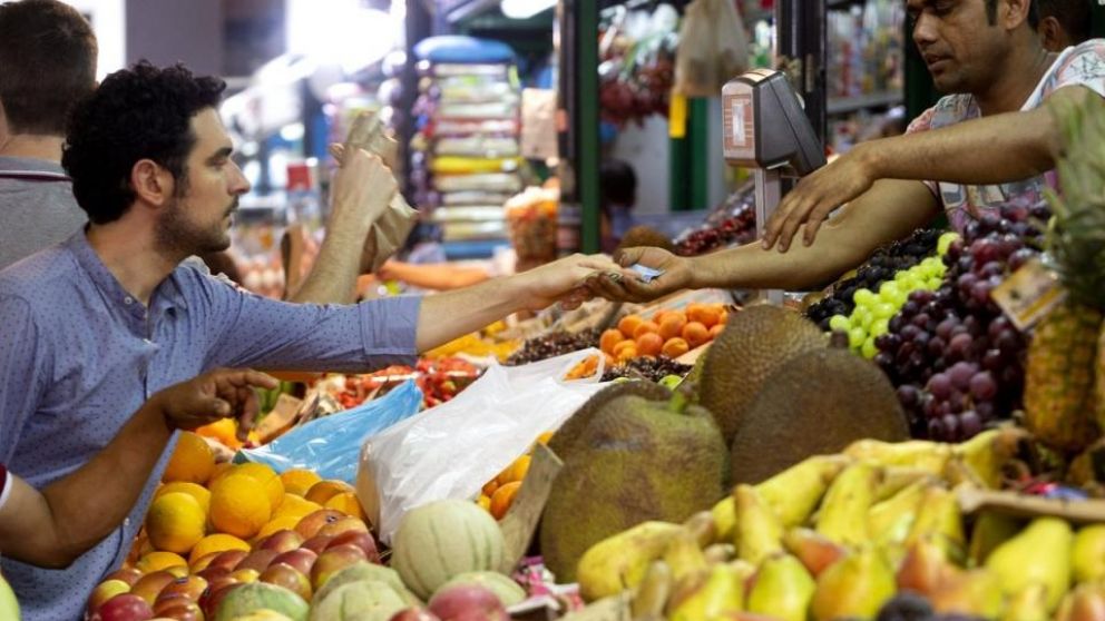 Los consumidores tendrán que acostumbrarse a que la comida sea más cara, dicen las empresas