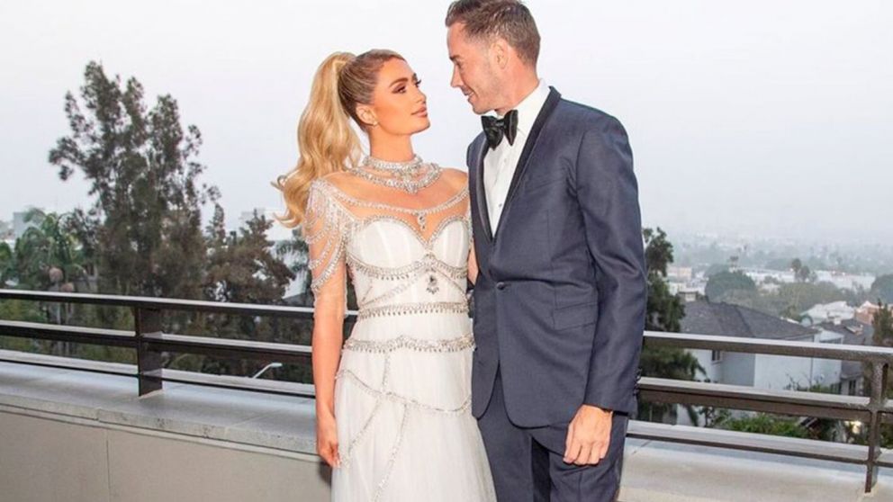 Se casó Paris Hilton y hay polémica por su divertida lista de regalos