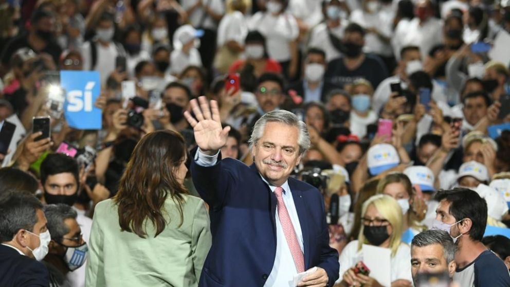 Alberto recorrió empresas conducidas por mujeres radicadas en el Parque Industrial de Moreno,