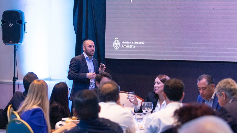 Guzmán ante empresarios: "El Banco Central no ha perdido reservas"