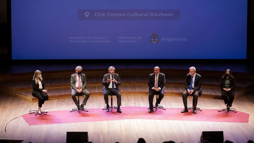 Alberto Fernández cerró el encuentro del que también participaron Daniel Flimus, Juan Manzut y Jaime Perczyk