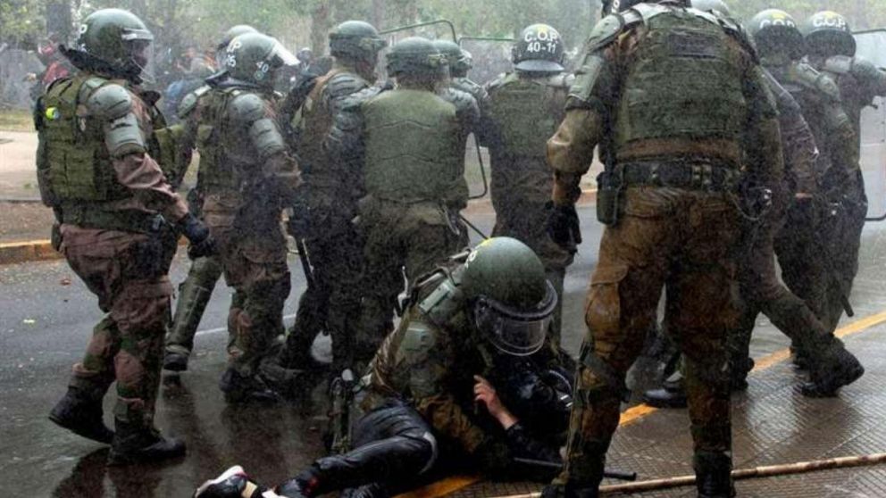 El estado de excepción habilita a las fuerzas militares a prestar apoyo a los carabineros chilenos