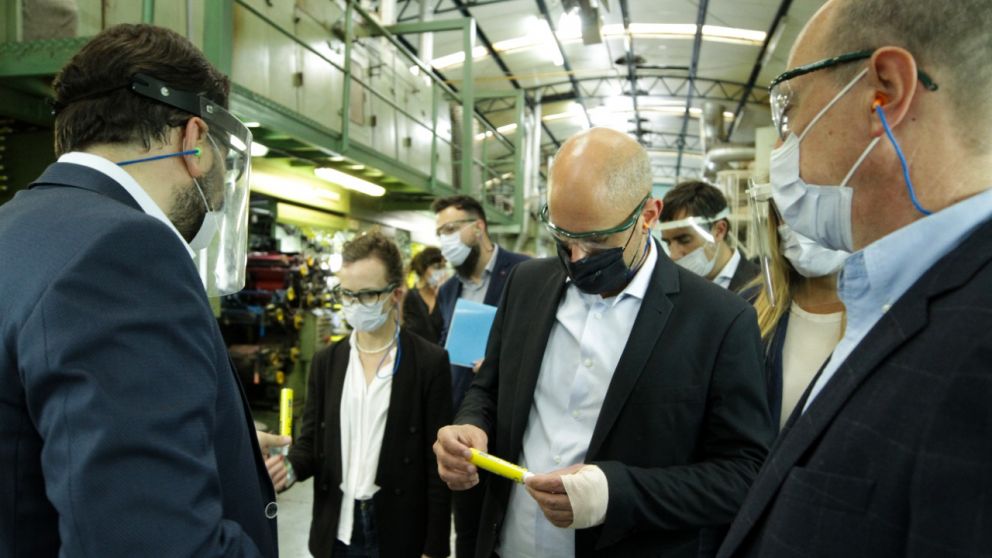 El secretario de la Pequeña y Mediana Empresa y los Emprendedores visitó la fábrica de Poxipol