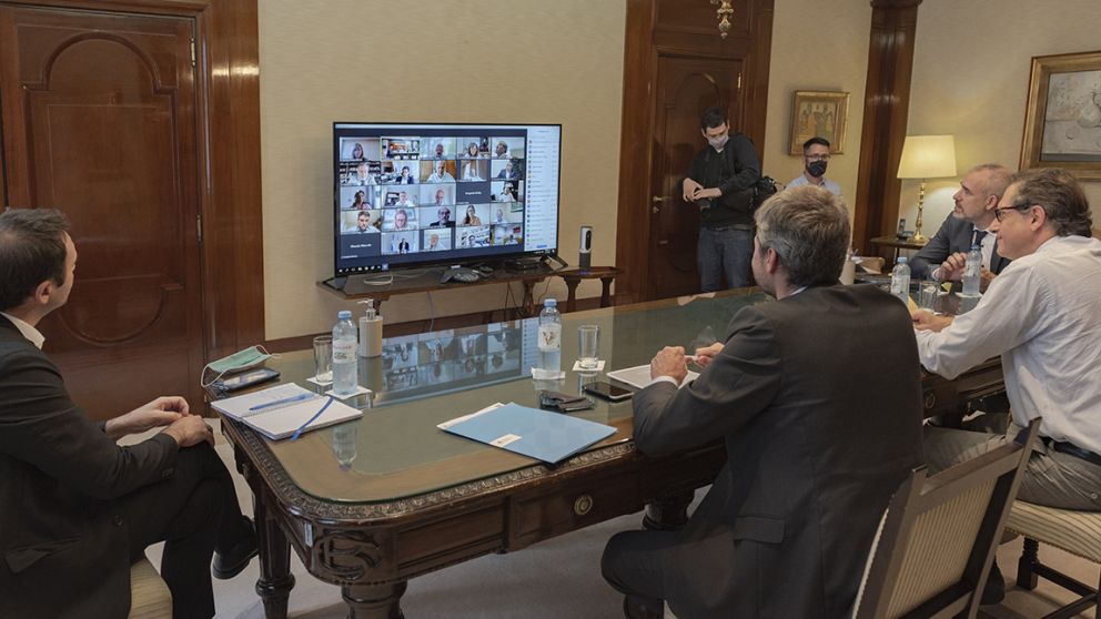 Funcionarios se vieron de forma virtual con representantes del sector hotelero y bancario