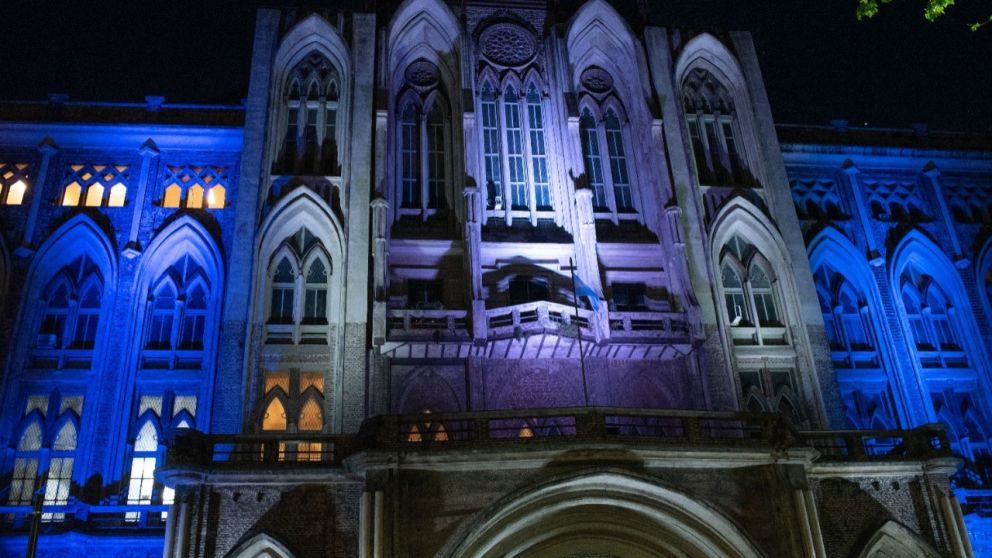 El majestuoso edificio de la facultad de Ingeniería, en avenida Las Heras