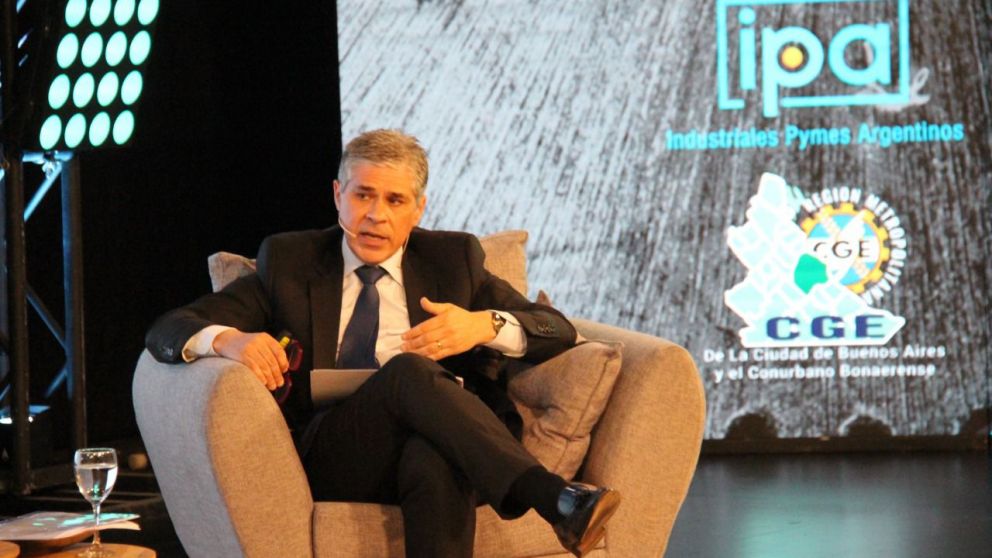 El presidente del directorio de YPF, Pablo González, aseguró que en dos años van a producir el 100% de lo que procesan sus tres refinerías