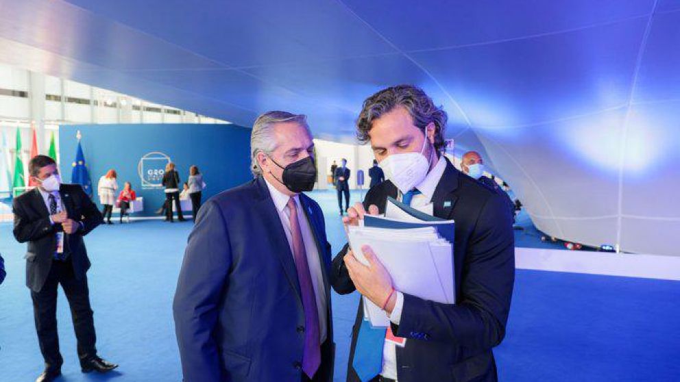 El Presidente junto al canciller Santiego Cafiero