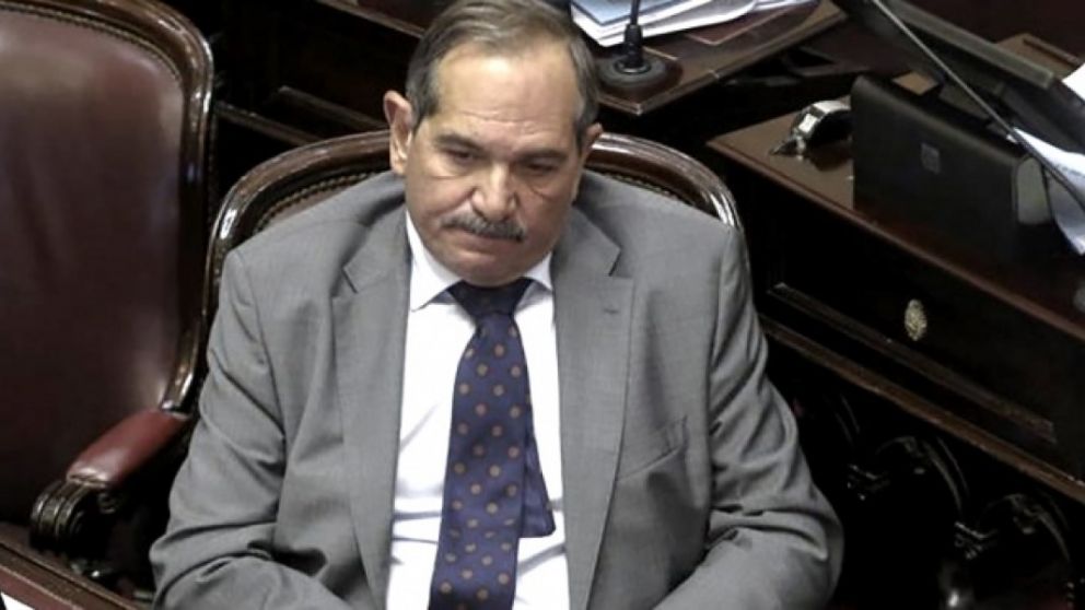 Alperovich fue acusado de abuso sexual por parte de su sobrina en noviembre de 2019 y pidió licencia pocos días después