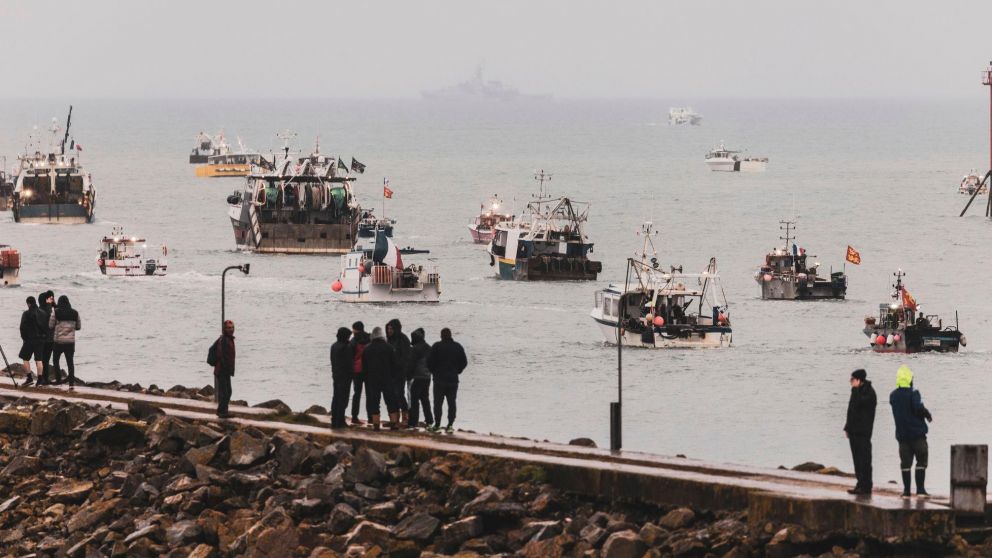 Reino Unido exige a Francia que retire amenazas por el conflicto pesquero