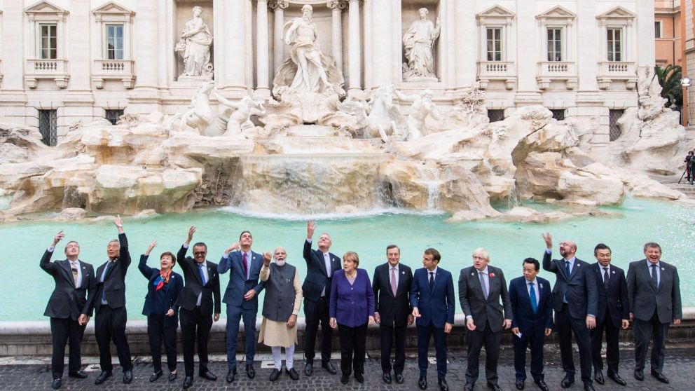 Los jefes de estado y gobierno se sacaron la "Foto de familia" frente a la emblemática Fontana di Trevi