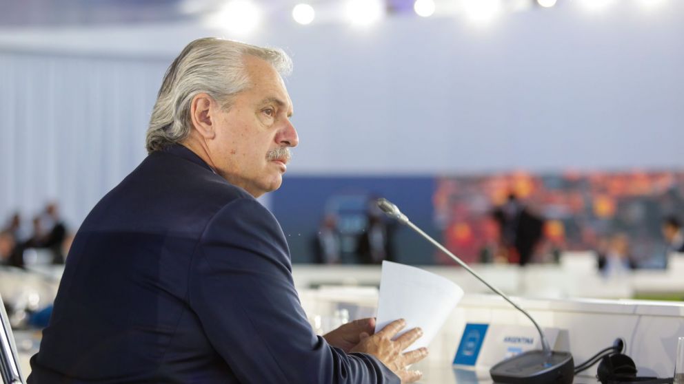 El Presidente exponer en Roma durante la segunda sesión plenaria de la jornada final de la Cumbre de Líderes del G20, cuya temática fue "Cambio Climático y Medio Ambiente"