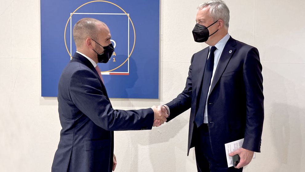 Guzmán con el ministro francés Bruno Le Maire